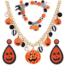 Collares, pendientes y brazaletes