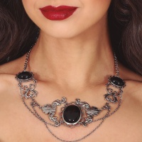 Collar plateado con piedras negras