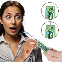 Paquete de chicles de broma que lanzan agua