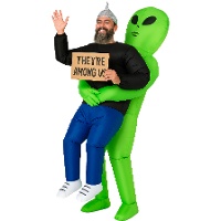 Disfraz de niño a brazos de alien hinchable para adulto