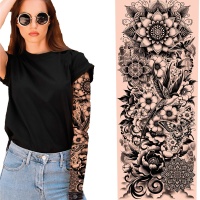 Manga tatuaje blanco y negro